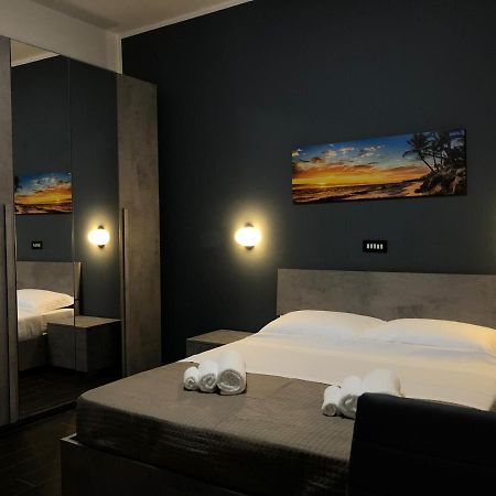 Hotel Neyra Beach Rimini Exterior photo