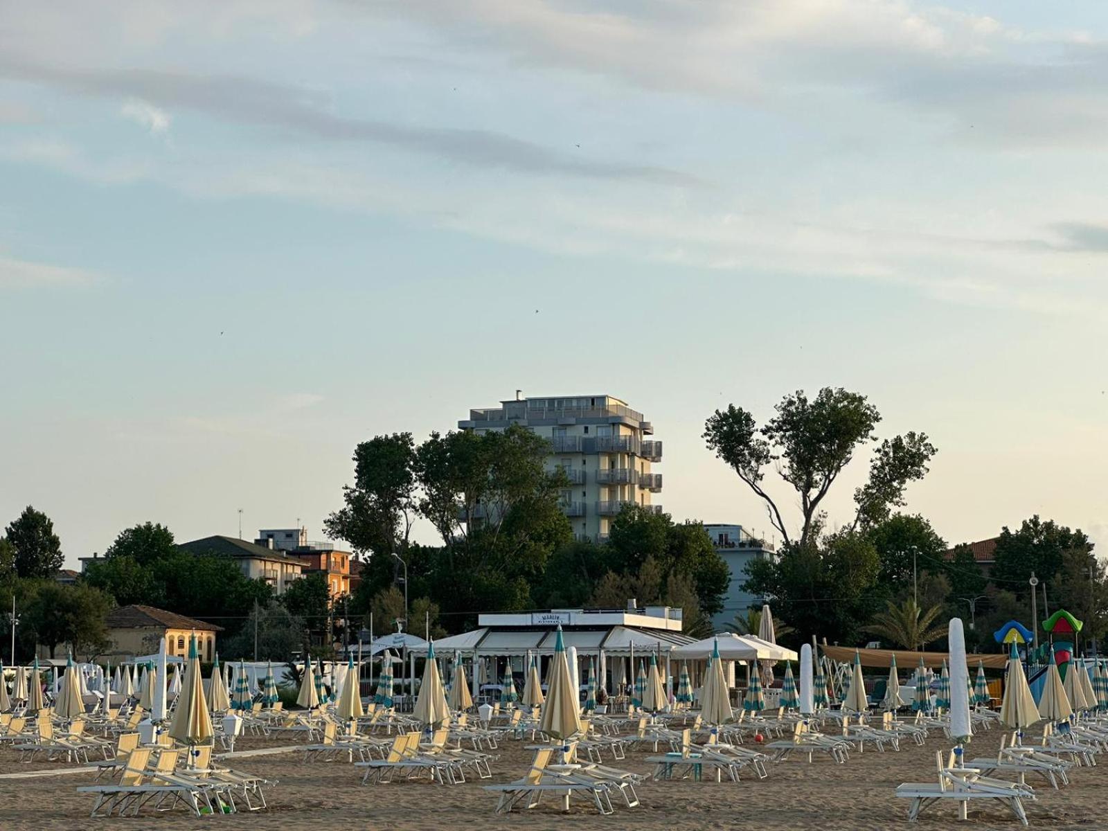 Hotel Neyra Beach Rimini Exterior photo